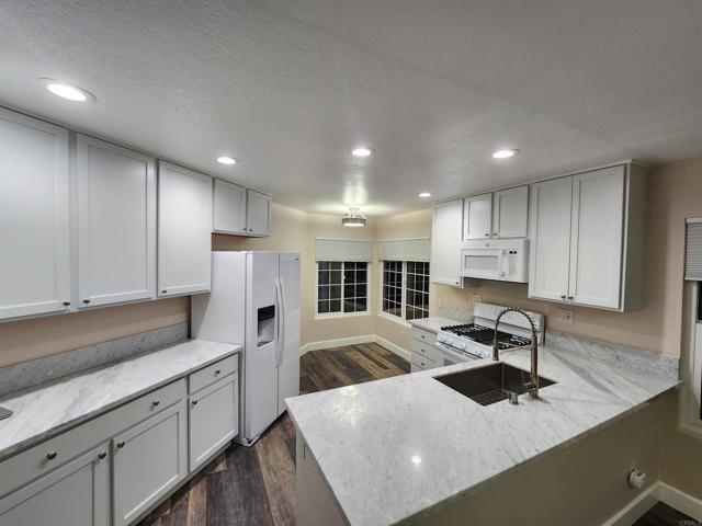 Detail Gallery Image 2 of 15 For 6706 Xana Way, Carlsbad,  CA 92009 - 4 Beds | 2/1 Baths