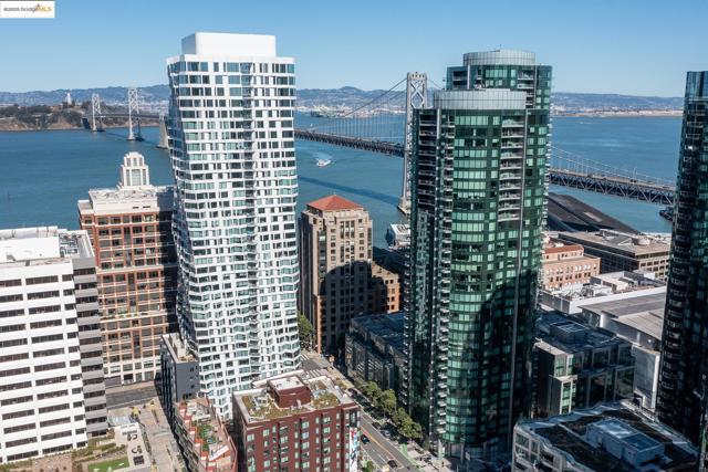 333 MAIN, San Francisco CA: https://media.crmls.org/mediaz/b3fb9693-bc1e-4eae-be33-0da9609e8736.jpg