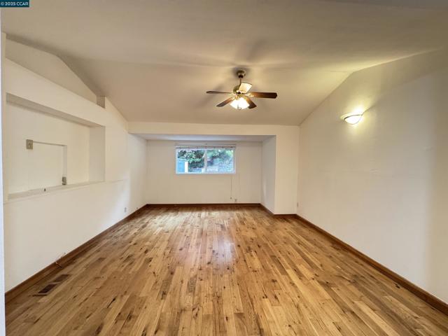 1139 Sierra Vista Way, Lafayette CA: https://media.crmls.org/mediaz/b3fbc66d-1cf5-41c5-8238-e7c077be67f6.jpg