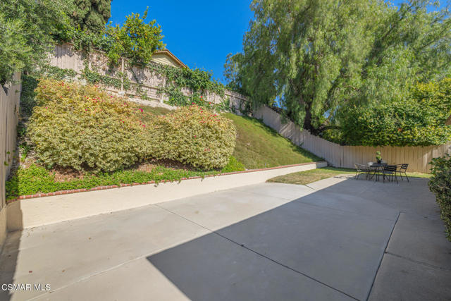 1569 Burning Tree Drive, Thousand Oaks CA: https://media.crmls.org/mediaz/b3fc1f5c-54a8-403c-bbf8-59affba106ab.jpg