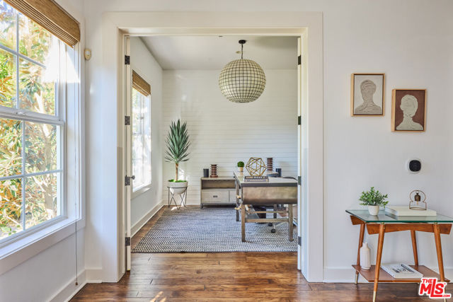 28830 Hampton Place, Malibu CA: https://media.crmls.org/mediaz/b3fc6e3f-429f-42fd-b06d-ac9ccb53e11a.jpg