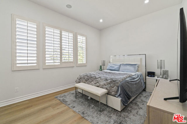 Image 17 of 52 For 8639 Edelweiss Drive