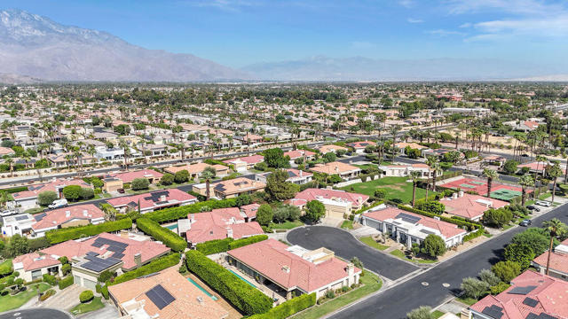 29 El Roble Court, Rancho Mirage CA: https://media.crmls.org/mediaz/b3fc7b39-c09d-4d37-81b3-24a4cf2bb605.jpg