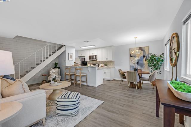 2207 Segundo Ct, Pleasanton CA: https://media.crmls.org/mediaz/b3fd2057-759c-4e86-8e74-86fe8dc75a39.jpg