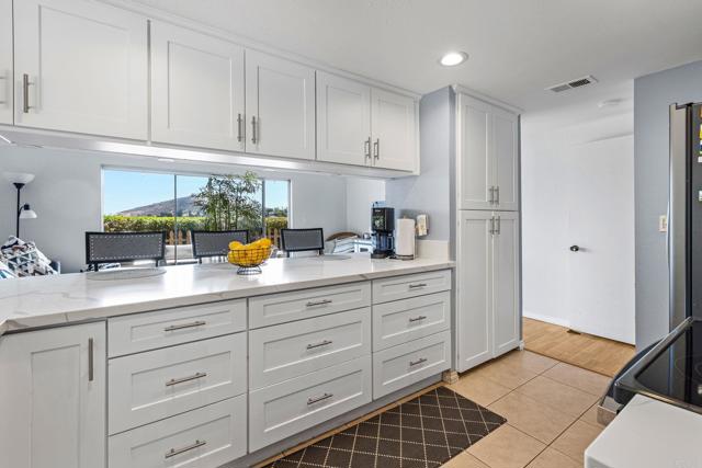 10065 Canyonview Court, Spring Valley CA: https://media.crmls.org/mediaz/b3fdf374-b613-4b74-9a0f-09b9cd877b9e.jpg