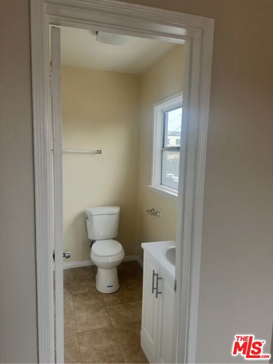 900 W 69th Street, Los Angeles CA: https://media.crmls.org/mediaz/b3ff867a-916e-488c-af81-d8dfe1296b06.jpg