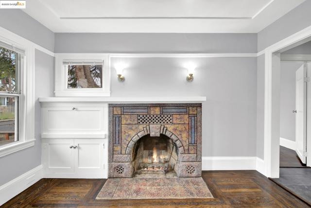 1009 106Th Ave, Oakland CA: https://media.crmls.org/mediaz/b3ffc61e-b676-4201-880c-333d2e573523.jpg