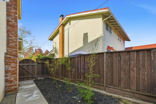 42293 Camino Santa Barbara, Fremont CA: https://media.crmls.org/mediaz/b3ffcd6e-e9e7-45ba-aaf1-104a285ad67b.jpg