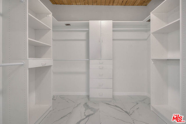 3804 Duray Place, Los Angeles CA: https://media.crmls.org/mediaz/b4005eea-8529-47eb-a2b5-e73580cfb8ab.jpg