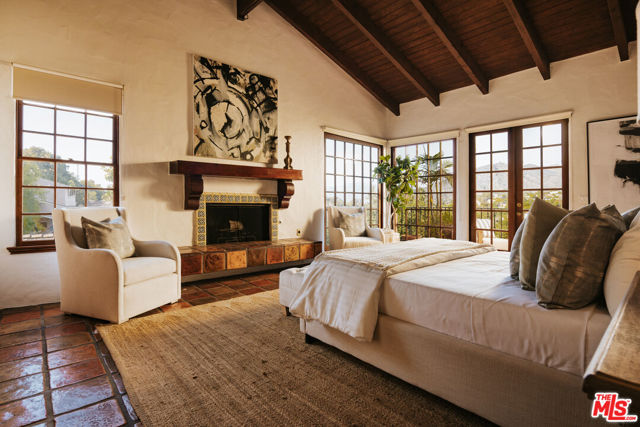 2942 Passmore Drive, Los Angeles CA: https://media.crmls.org/mediaz/b4009203-c220-4662-a1b4-6107541f1208.jpg