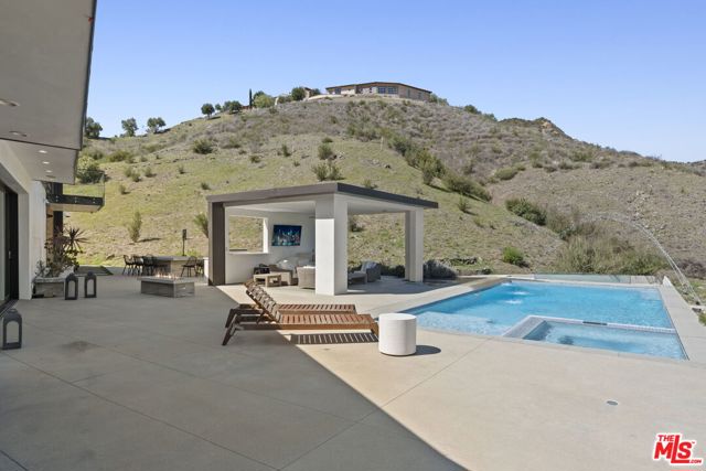 31830 Lobo Canyon, Agoura Hills CA: https://media.crmls.org/mediaz/b400b82c-2f42-435a-8900-1fa62b8fa73c.jpg