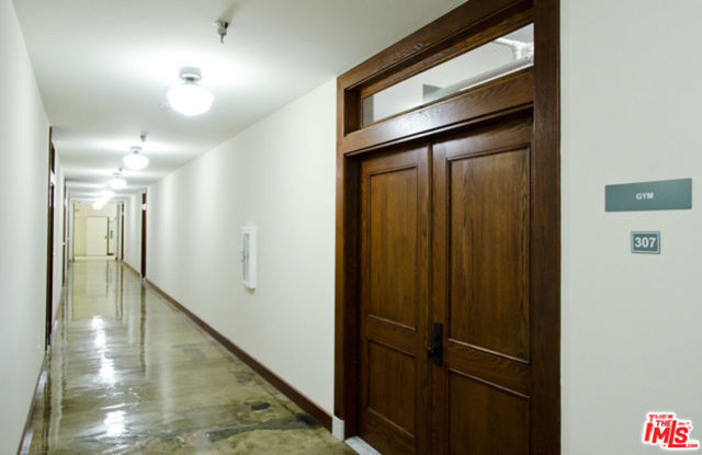 315 W 5th Street, Los Angeles CA: https://media.crmls.org/mediaz/b400fc24-4733-43cb-85e9-8a6fe804c9e8.jpg