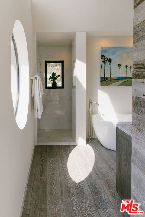 31866 Seafield Drive, Malibu CA: https://media.crmls.org/mediaz/b401467b-0a42-49ec-b978-b0188ee48c16.jpg
