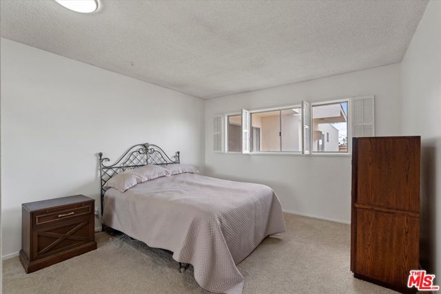 5376 Fairview Boulevard, Los Angeles CA: https://media.crmls.org/mediaz/b4015e59-7695-4bf3-822b-1e0b33257866.jpg