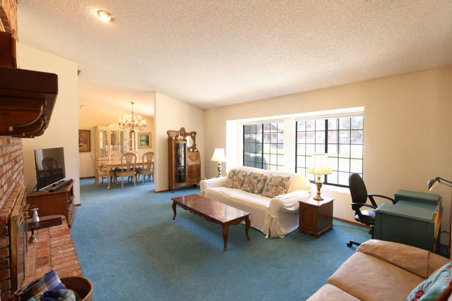 108 Palomino Drive, Big Bear CA: https://media.crmls.org/mediaz/b401af65-b4a9-4ddb-994f-75cb7ba7429c.jpg