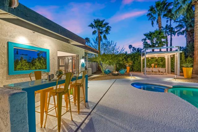 1862 N Nogales Way, Palm Springs CA: https://media.crmls.org/mediaz/b401fa05-47ab-4729-bb9f-9dd18877be26.jpg