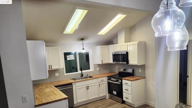 343 Alcott Ct, Bethel Island CA: https://media.crmls.org/mediaz/b40207ce-f8ce-42b5-8f8d-cd4059b30f79.jpg