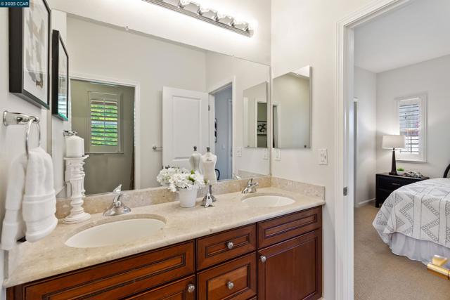 5214 Kenilworth Way, San Ramon CA: https://media.crmls.org/mediaz/b4024672-0f02-425c-b5cd-dd2ccf5d1358.jpg