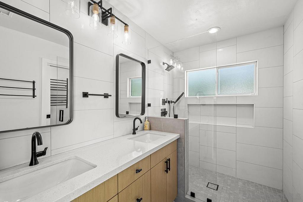 MLS #250033670SD img 12