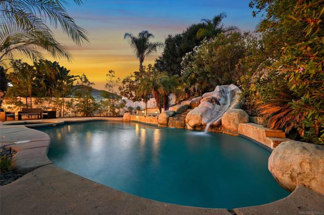 3140 Willow Creek Pl, Escondido CA: https://media.crmls.org/mediaz/b402804c-2d3a-40dc-937a-072c9adf37b2.jpg