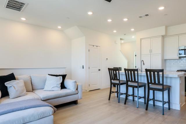 6861 Secano St, San Diego CA: https://media.crmls.org/mediaz/b402f170-085f-461e-809e-436b2b84fb4e.jpg