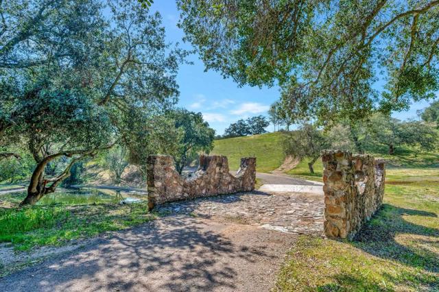 Image 4 of 49 For 2340 Mount Elena Way