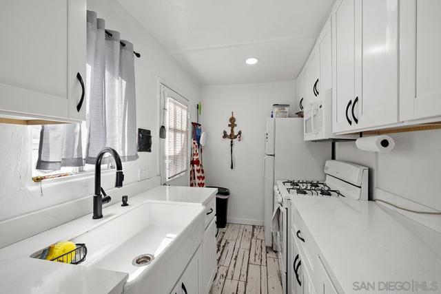 849 851 Missouri St, San Diego CA: https://media.crmls.org/mediaz/b4035b4f-3af3-41d1-bd87-ad5e37f08446.jpg