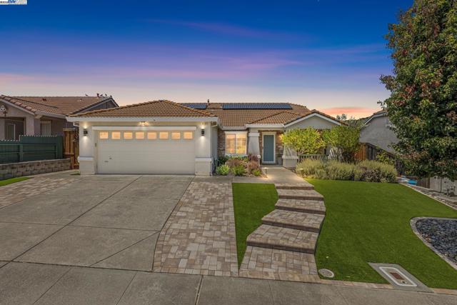 5408 La Salle Way, Vallejo CA: https://media.crmls.org/mediaz/b404b8a0-3b4c-4a78-9f36-c7b2333a7e2c.jpg