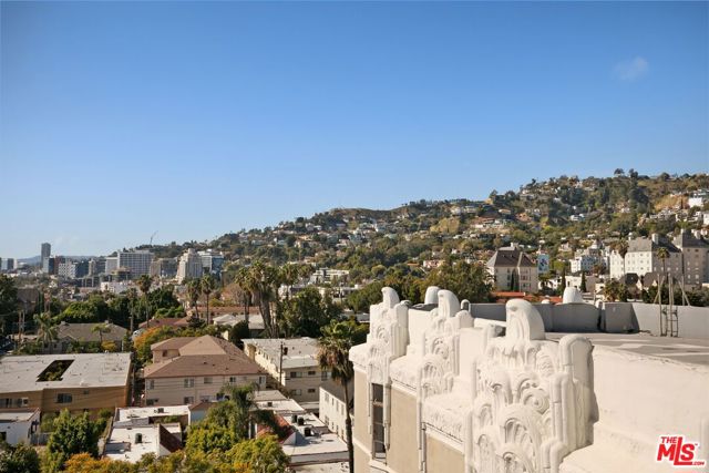 1314 N HAYWORTH Avenue, West Hollywood CA: https://media.crmls.org/mediaz/b404cf4f-16c7-4c81-90e2-0b85289e87a8.jpg