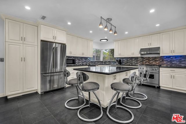 8732 Villanova Avenue, Los Angeles CA: https://media.crmls.org/mediaz/b404d78c-83f3-4fcf-9665-c630de9007a6.jpg