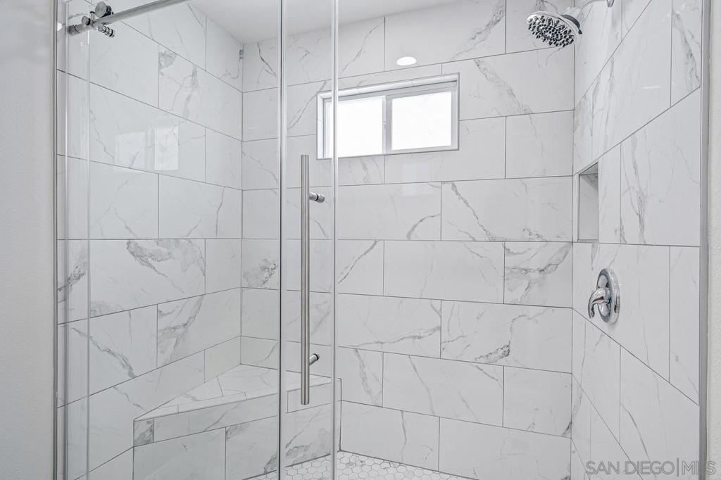 https://media.crmls.org/mediaz/b404e043-c9a8-4d33-94e3-ceba77c2c946.jpg?preset=X-Large