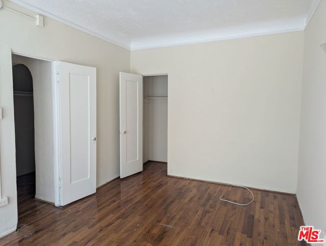 657 S COCHRAN Avenue, Los Angeles CA: https://media.crmls.org/mediaz/b4050b5e-aaa6-4b00-b814-e9c4eaa7d6ad.jpg