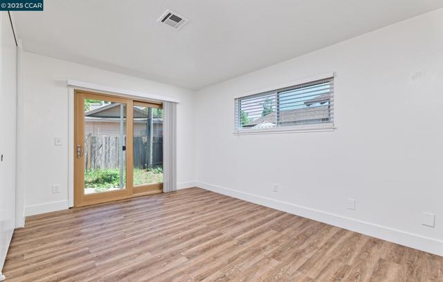 4913 Douvan Ct, Carmichael CA: https://media.crmls.org/mediaz/b40565d7-d41e-44d0-be71-c80d06a945e6.jpg