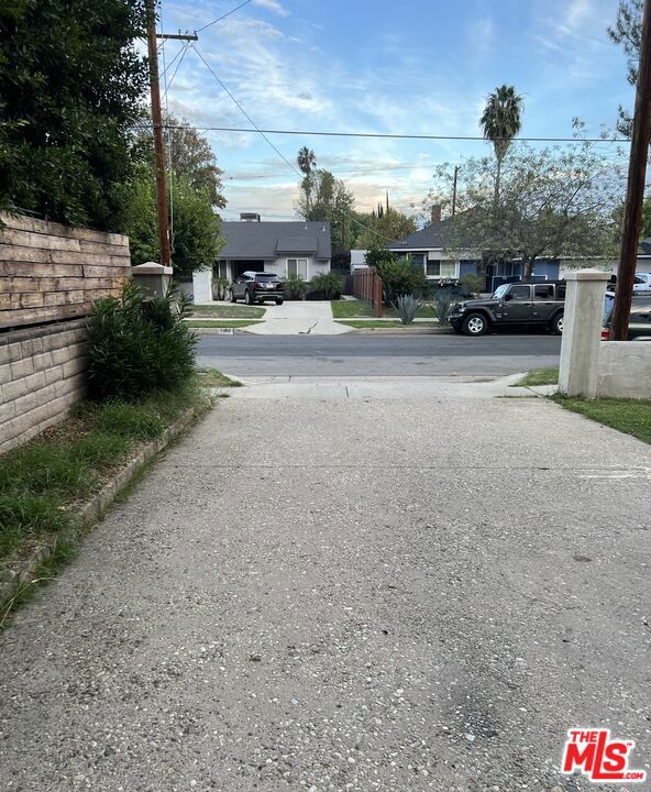 7231 Vanalden Avenue, Reseda CA: https://media.crmls.org/mediaz/b4057ef6-a860-4d85-9b63-7d04c6e0b1ff.jpg