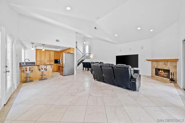2492 Royal Saint James Dr, El Cajon CA: https://media.crmls.org/mediaz/b405c9c5-69eb-47b8-a424-d686e1bc2923.jpg
