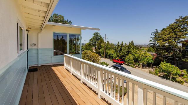 372 Elm Street, San Carlos CA: https://media.crmls.org/mediaz/b40604a2-1e6c-46b2-87f1-9f4fed1e58bf.jpg