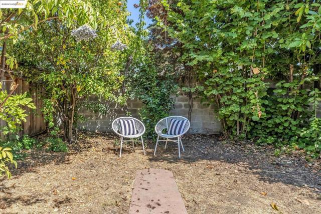 22574 6Th St, Hayward CA: https://media.crmls.org/mediaz/b4062335-393f-4b78-b485-44002a846717.jpg