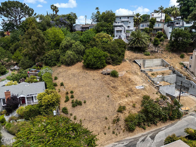 1070 N Oban Dr, Los Angeles CA: https://media.crmls.org/mediaz/b40626fe-0c4d-46b7-8e3b-6b55708ea21b.jpg