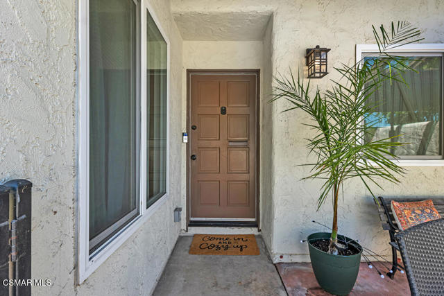 1118 Bright Glen Circle, Westlake Village CA: https://media.crmls.org/mediaz/b4063c54-8fe4-42dc-846c-f69a5d92eb04.jpg