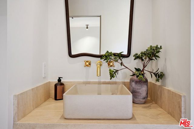 4539 Atoll Avenue, Sherman Oaks CA: https://media.crmls.org/mediaz/b40699ef-442c-4f6b-b7b7-61bf02d54775.jpg