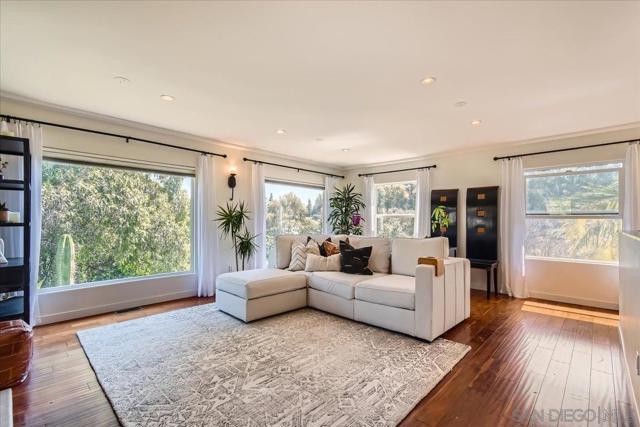 4359 Date Ave, La Mesa CA: https://media.crmls.org/mediaz/b4073885-6ea1-4b08-a879-5dd2a957de1d.jpg