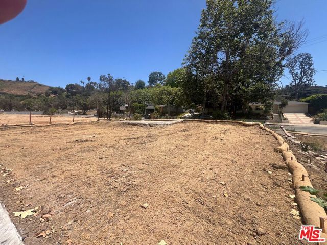 919 Bienveneda Avenue, Pacific Palisades CA: https://media.crmls.org/mediaz/b4078126-2c2f-4cc9-bebb-3adc27927e52.jpg