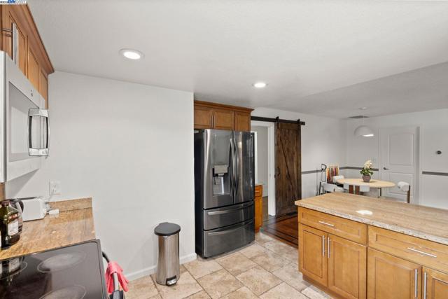 148 primrose ln, Vallejo CA: https://media.crmls.org/mediaz/b407d6d2-442c-4baf-91b0-c95feab9737e.jpg