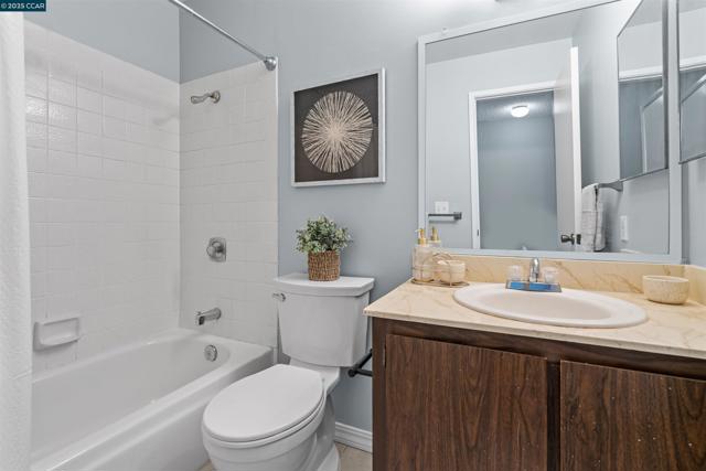 5319 Ridgeview Cir, El Sobrante CA: https://media.crmls.org/mediaz/b407e557-c086-43bd-8794-302ec50daf04.jpg