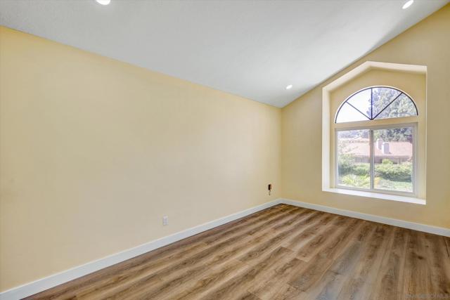 1103 Countrywood Ln, Vista CA: https://media.crmls.org/mediaz/b408786a-0e3b-471b-a889-aad69765dcfd.jpg