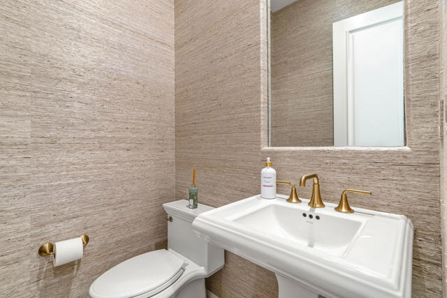 76158 Via Montelena, Indian Wells CA: https://media.crmls.org/mediaz/b408b070-f1ea-4cb2-9883-8ca02a7904b6.jpg