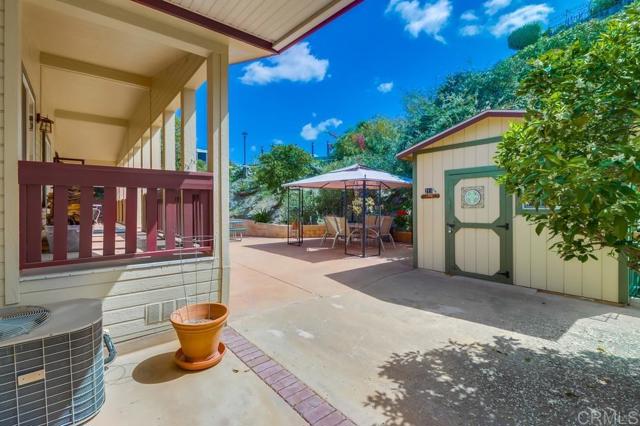 Home for Sale in Lakeside