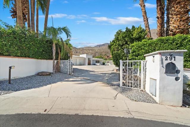 291 W Lilliana Drive, Palm Springs CA: https://media.crmls.org/mediaz/b40916a9-ded7-4425-8fa3-3339dfe7c887.jpg