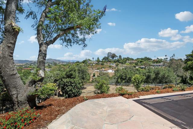 974 Via Hillview, Fallbrook CA: https://media.crmls.org/mediaz/b409e107-1a01-4705-bded-1adf7b73b1a0.jpg