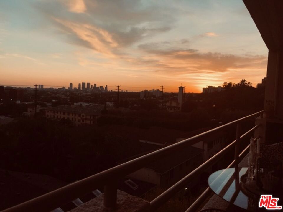 https://media.crmls.org/mediaz/b40b1c48-c3fa-4cef-aeb7-4cb94cce3b17.jpg?preset=X-Large
